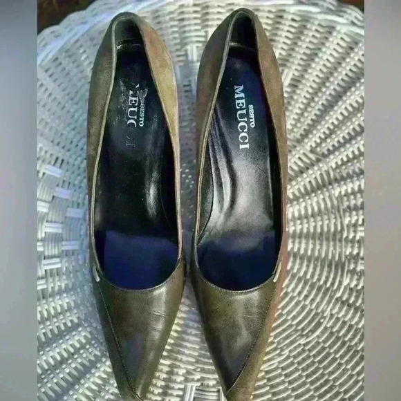 Sesto Meiccu green suede and leather pumps. Perfect for fall. Size 8 - Picture 10 of 14